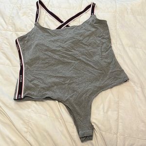 ✨5x$25✨ Guess Bodysuit logo